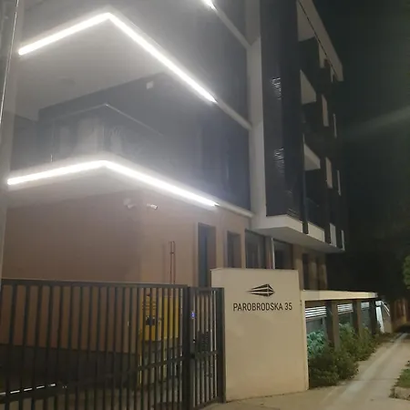 Viaggio I Parking Garaza Apartment