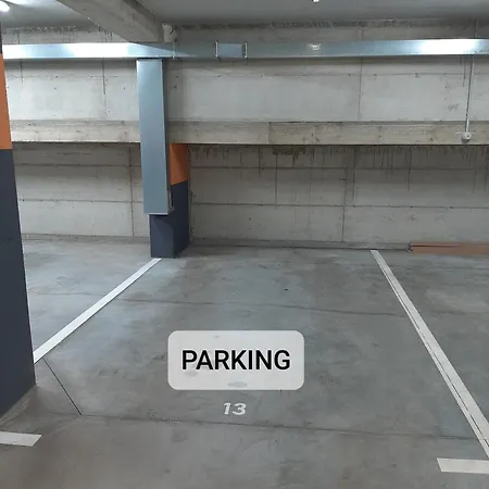 Viaggio I Parking Garaza Apartment